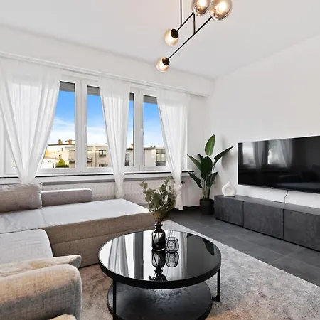 דירה Charming 1br Apt W/ Terrace & 5 Min Drive To City לוקסמבורג