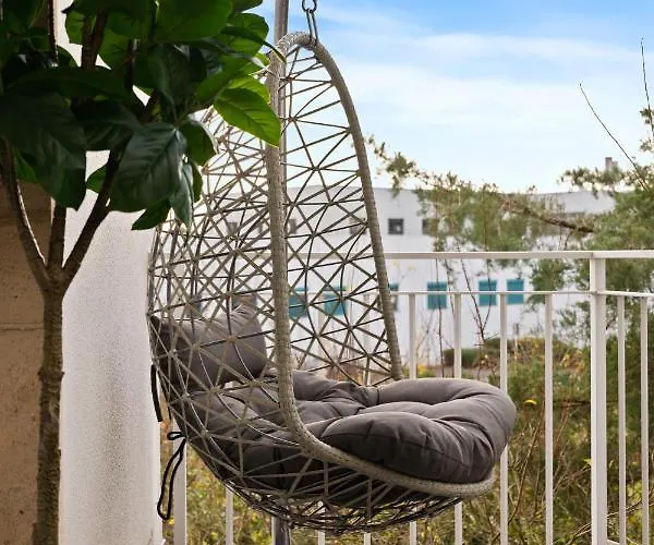 Apartamento Charming 1br Apt W/ Terrace & 5 Min Drive To City