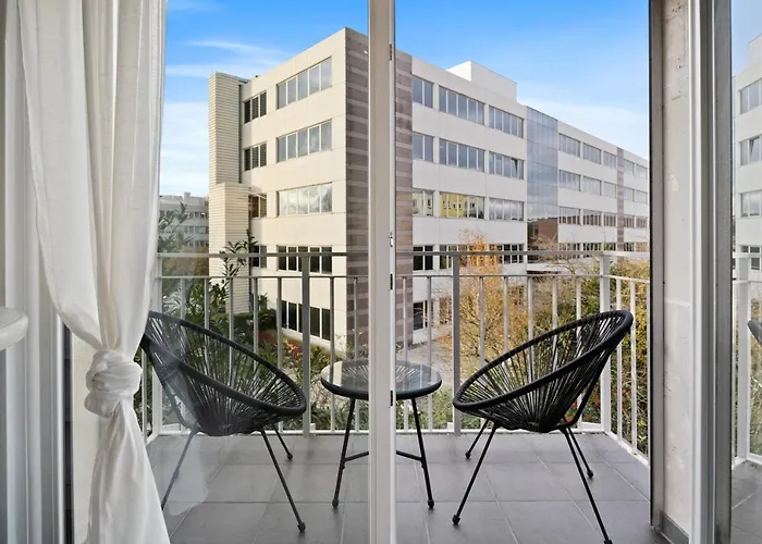 Charming 1br Apt W/ Terrace & 5 Min Drive To City