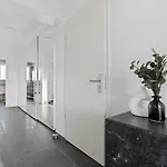 Charming 1br Apt W/ Terrace & 5 Min Drive To City Apartment