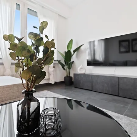 Apartment Charming 1br Apt W/ Terrace & 5 Min Drive To City *