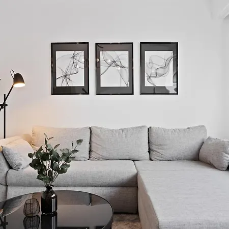 Charming 1br Apt W/ Terrace & 5 Min Drive To City