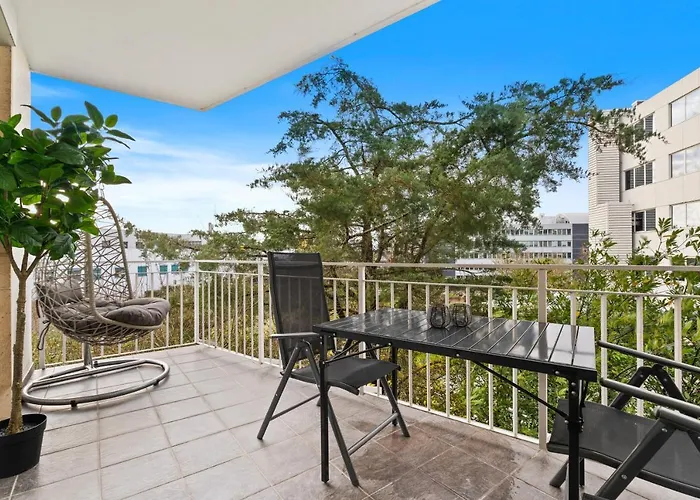 Charming 1br Apt W/ Terrace & 5 Min Drive To City *