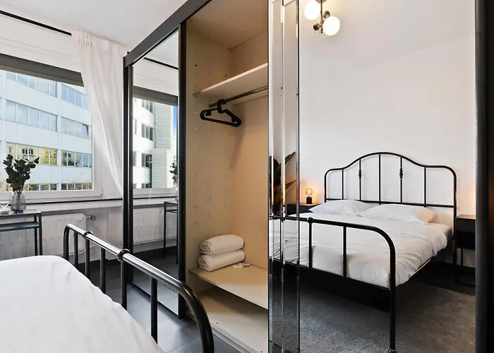 Apartman Charming 1br Apt W/ Terrace & 5 Min Drive To City