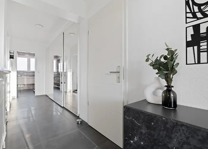 Charming 1br Apt W/ Terrace & 5 Min Drive To City Apartament