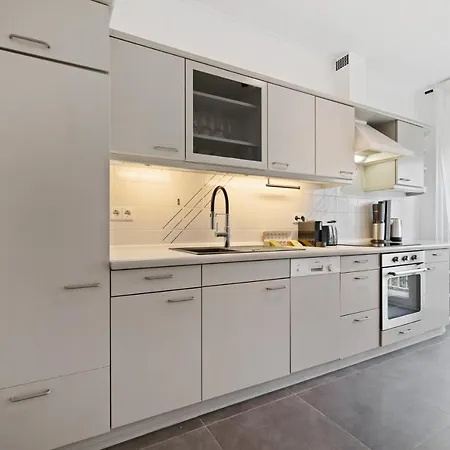 Charming 1br Apt W/ Terrace & 5 Min Drive To City 公寓 *